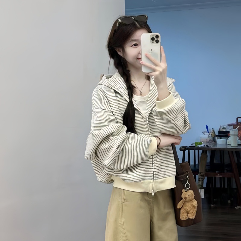 เสื้อผ้าผู้หญิงฤดูใบไม้ร่วงและ - Winter Clothing Drawing บทวิจารณ์และราคา